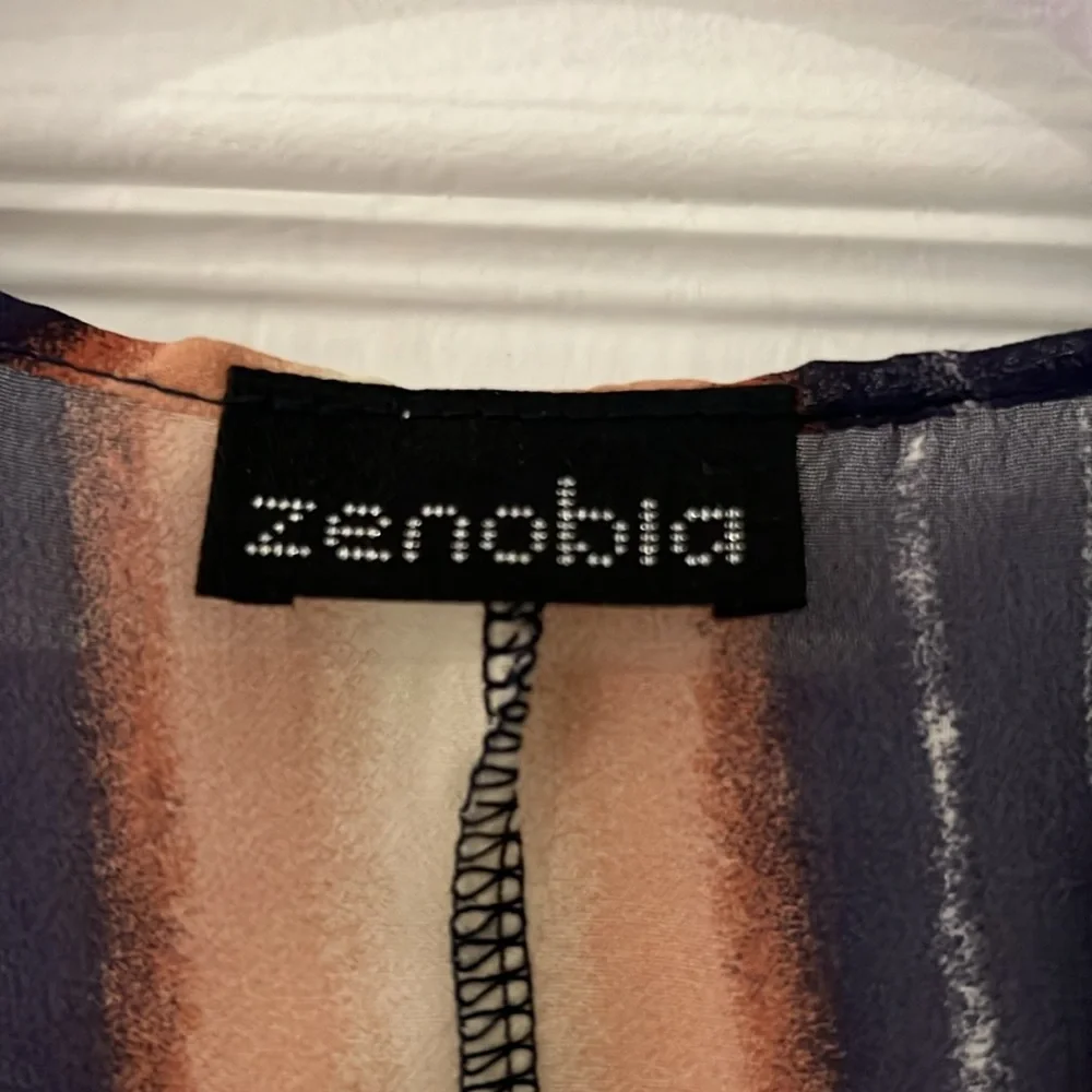 Lightweight blouse that ties at the waist - Picture 2 of 2